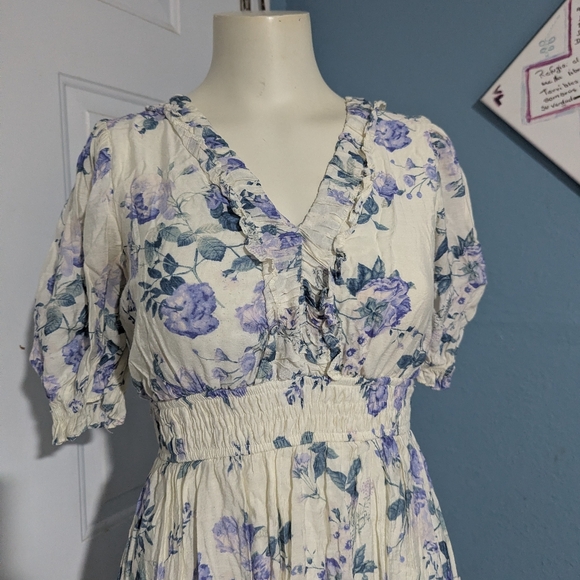 By The River Floral Ruffled V-Neck Midi Dress in Cream and Lavender - Picture 4 of 6